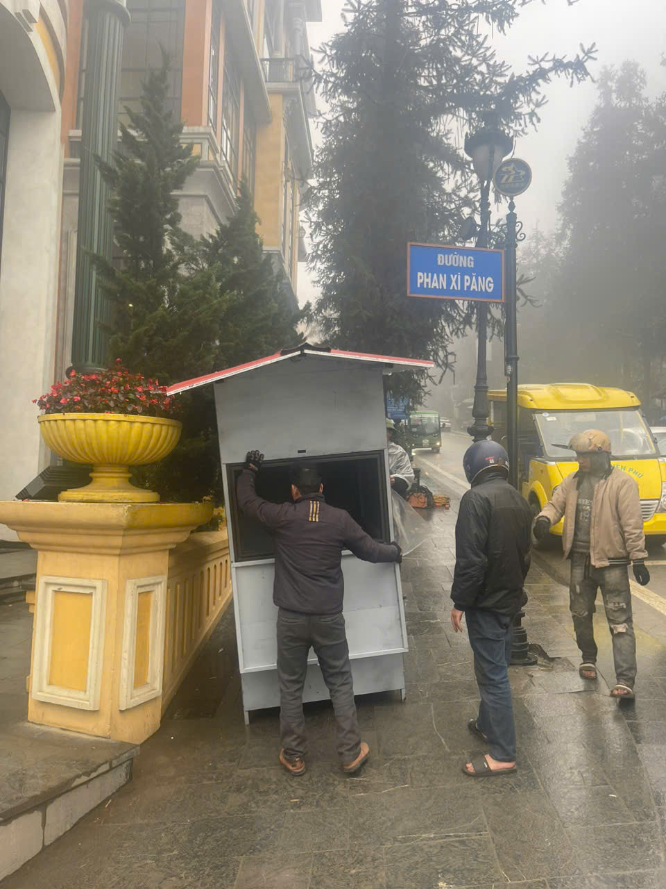 Sa Pa thu phí tham quan đỉnh Fansipan và thác Cát Cát từ 1.1.2025- Ảnh 2. Sa Pa thu phí tham quan đỉnh Fansipan và thác Cát Cát từ 1.1.2025- Ảnh 2.